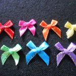 100 Pcs – Cute Satin BOW Ribbon with Gold Edge Applique Embellishment Decoration – Size 20mm Mix Color